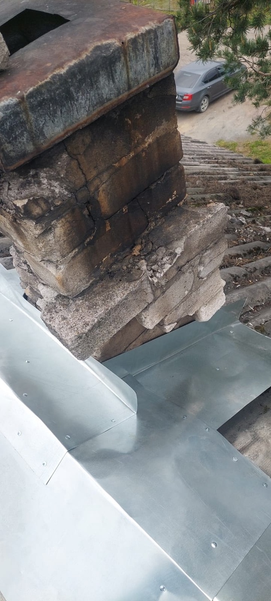    Власти Сортавалы помогли маме участника СВО починить дырявую крышуСергей Крупин / VK