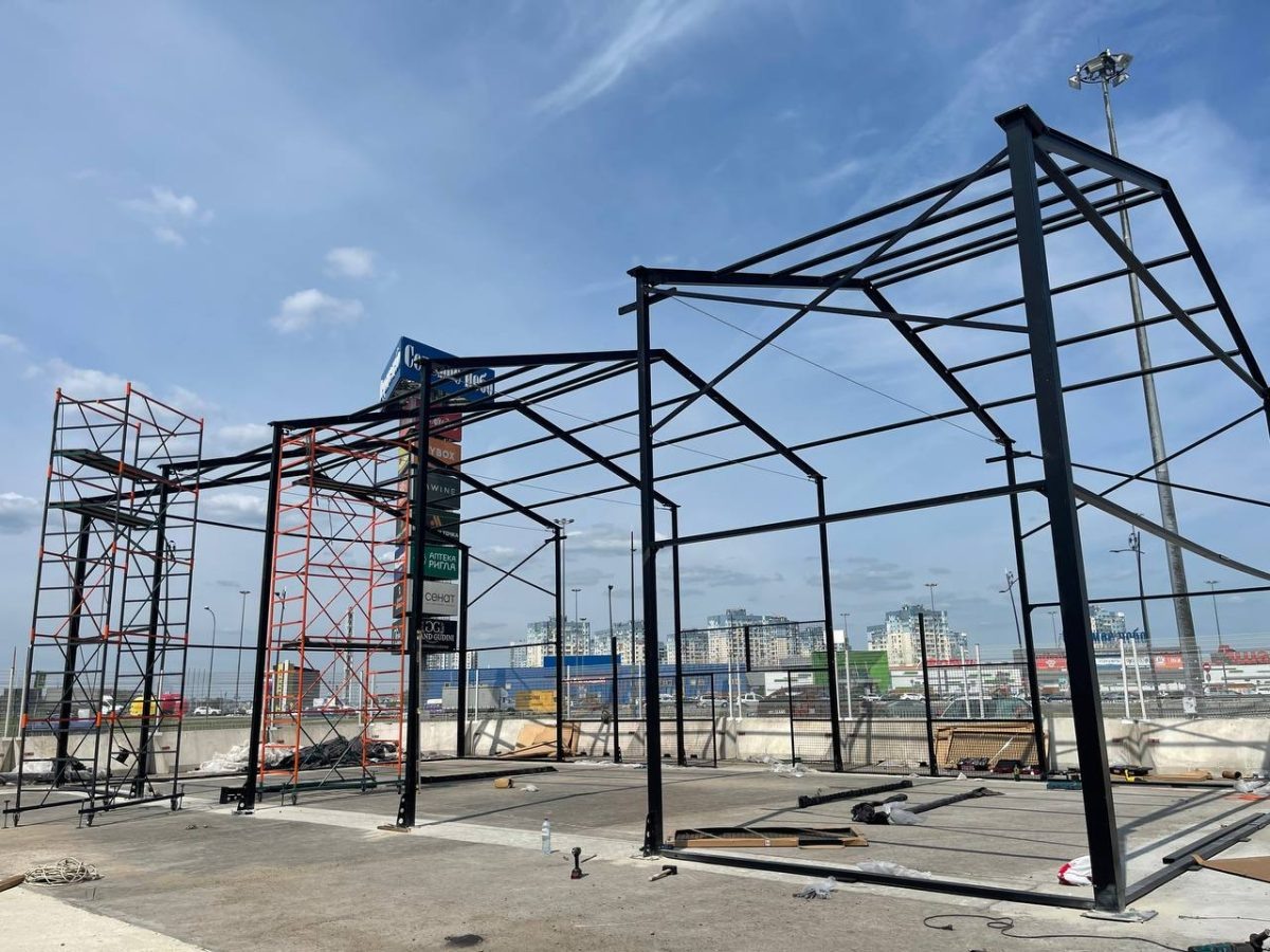    Запустить четыре крытых корта планируется в 20-х числах июня