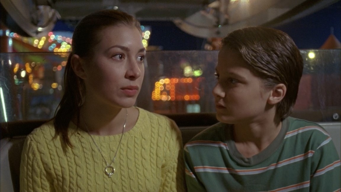 Главное не перепутать кассеты - а именно «The Girl Next Door» 2004 и «The Girl Next Door» 2007