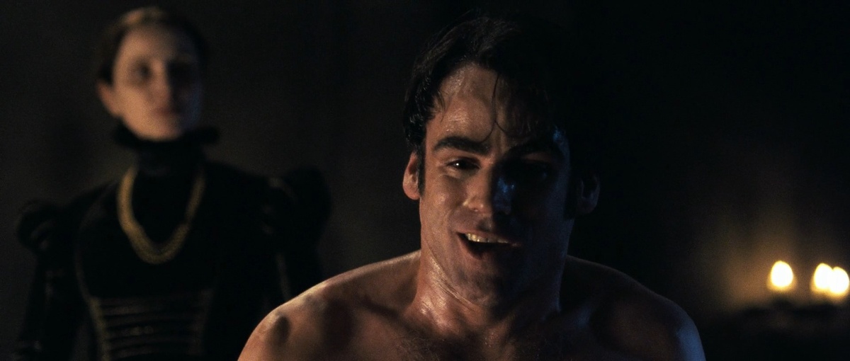 Винсент Галло должен был сыграть Доминика Визакну. В этом фильме у него забавная роль - он состоит с графиней в садомазохистских отношениях. 