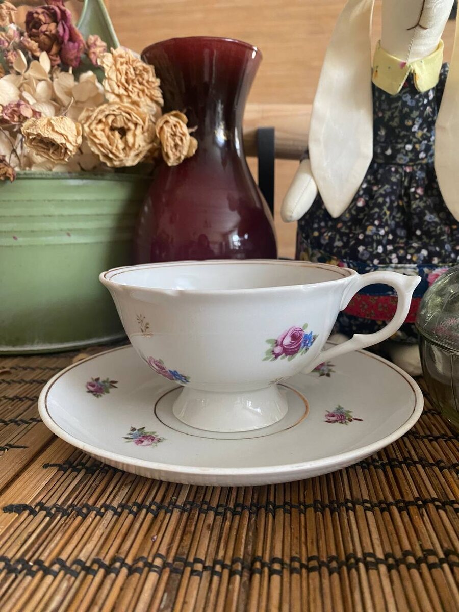 Прекрасная чашка и не менее прекрасное блюдце, но.... не пара....