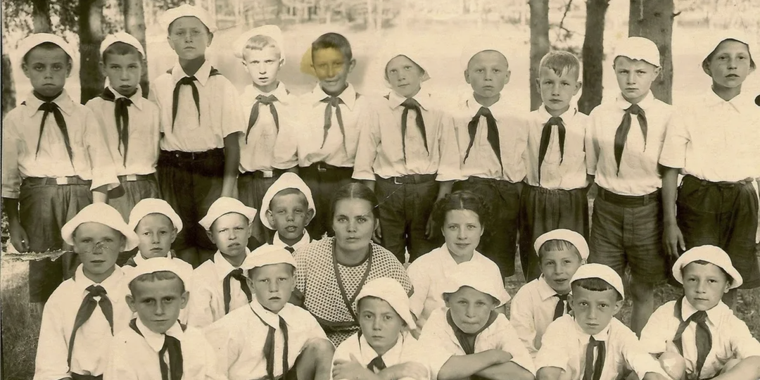26 детей и вожатая не вернулись в лагерь с прогулки. Причина засекречена до сих пор
