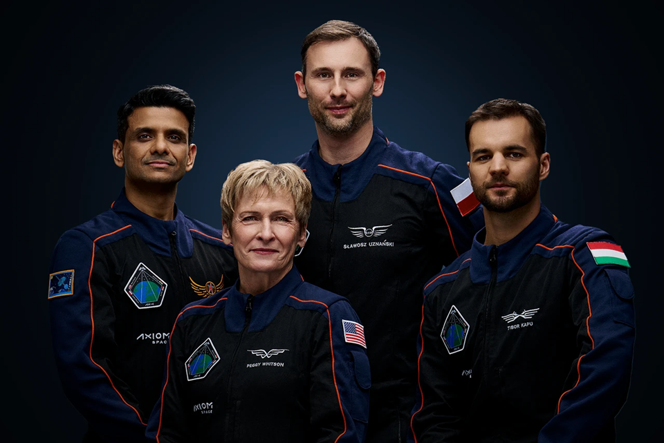Экипаж Ах-4 (слева направо): Шубханшу Шукла (Индия), Пегги Уитсон (США), Славош Узнаньски (Польша), Тибор Капу (Венгрия). Фото: Axiom Space