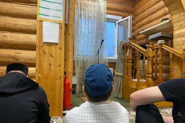    В 2 утра в мечеть стали стекаться верующие. Фото: АиФ-Казань