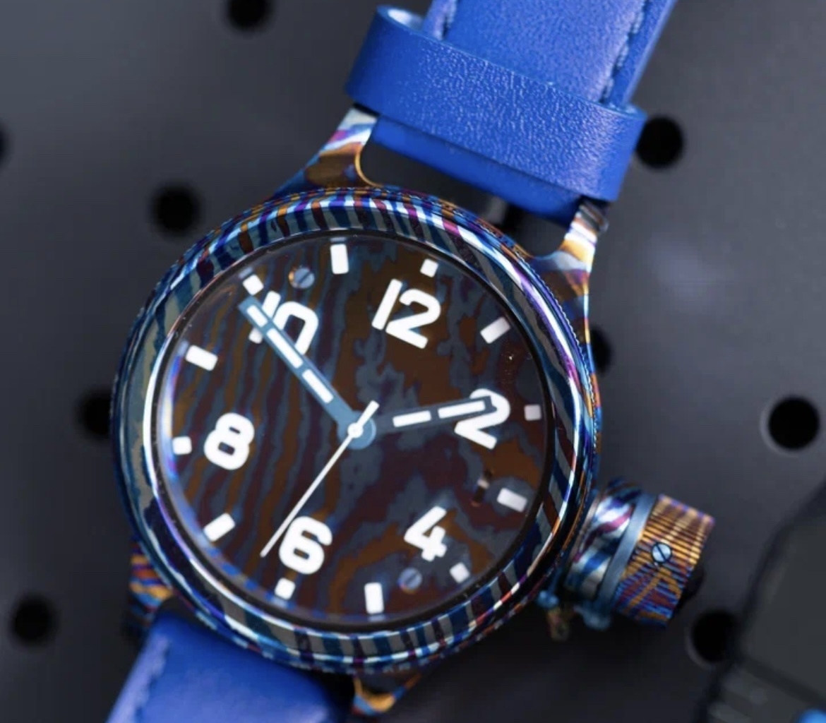 Часы из титанового дамаска диаметром 46 мм