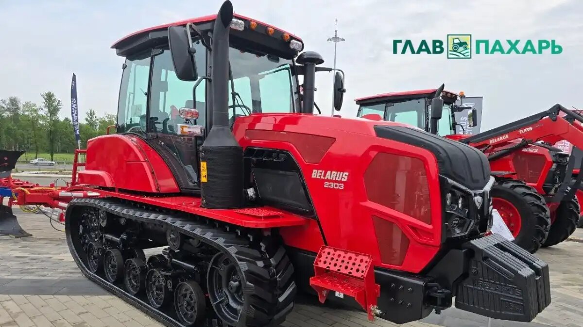 Фото: © Владимир Исаенко / Glavpahar.ru
Гусеничный трактор BELARUS-2303 от МТЗ на выставке БЕЛАГРО-2025