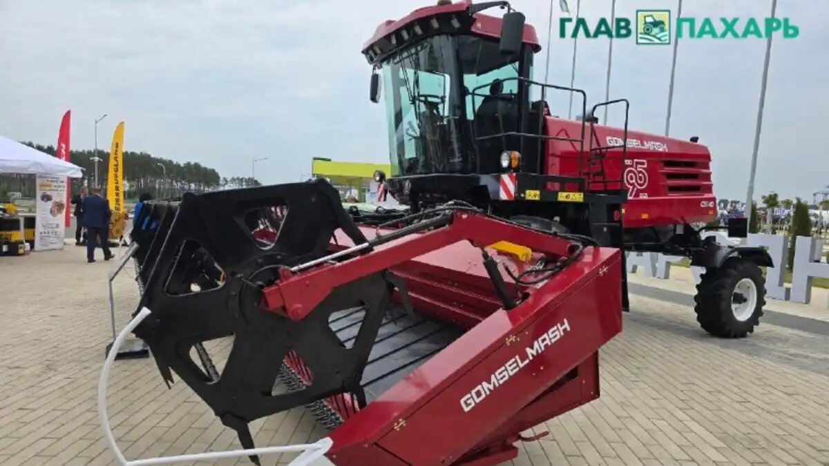 Фото: © Владимир Исаенко / Glavpahar.ru
Новая самоходная косилка CS140 от Гомсельмаш на БЕЛАГРО-2025