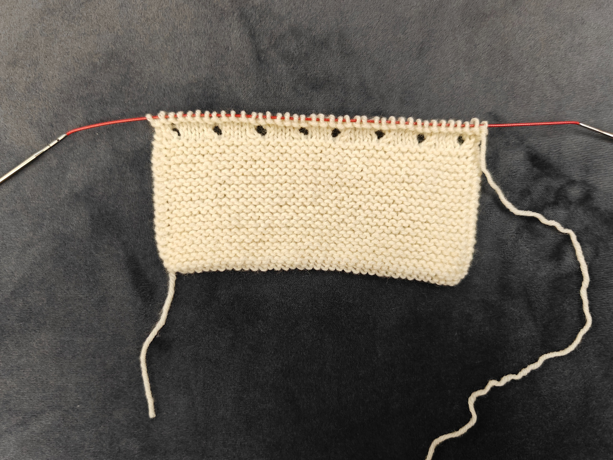 Верхняя часть пинетки с дырочками под шнуры