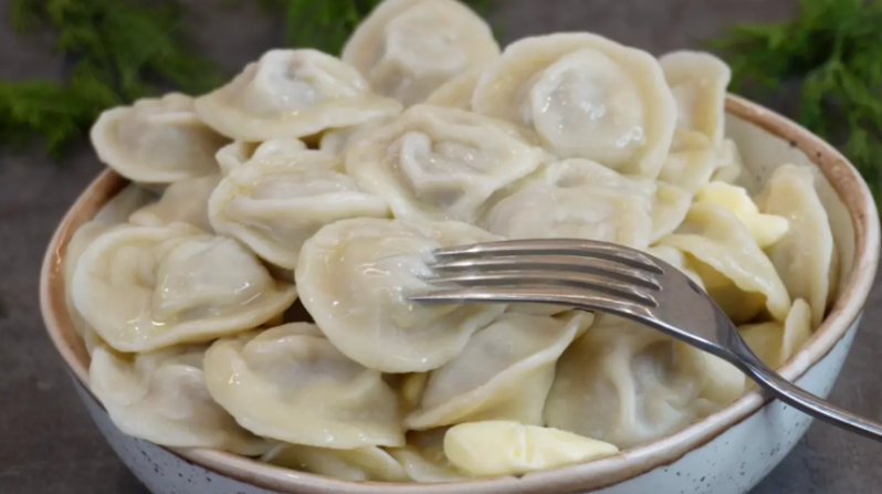 Почему у меня пельмени получаются идеальными... (тесто не рвется тонкое, эластичное, не развариваются✍