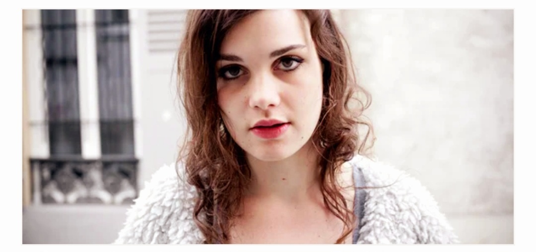 Камилль Рутерфорд, исполнительница главной роли в фильме "Джейн Остин испортила мне жизнь".