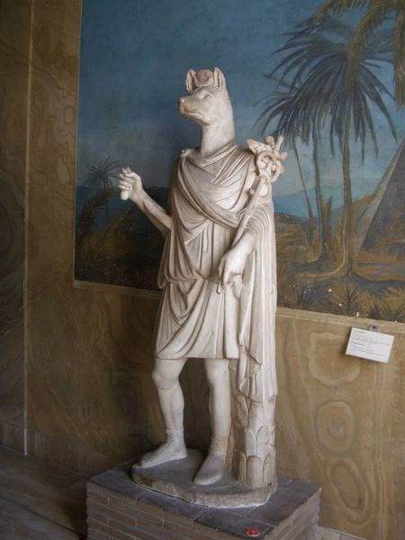 Статуя бога Германубиса из белого мрамора (I — II вв. н.э.)