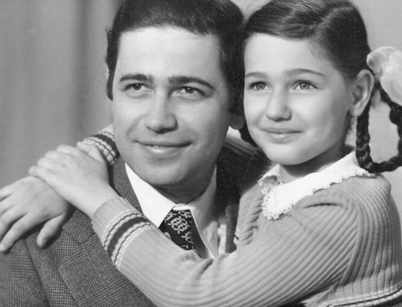 Евгений Ваганович с еще маленькой дочкой 