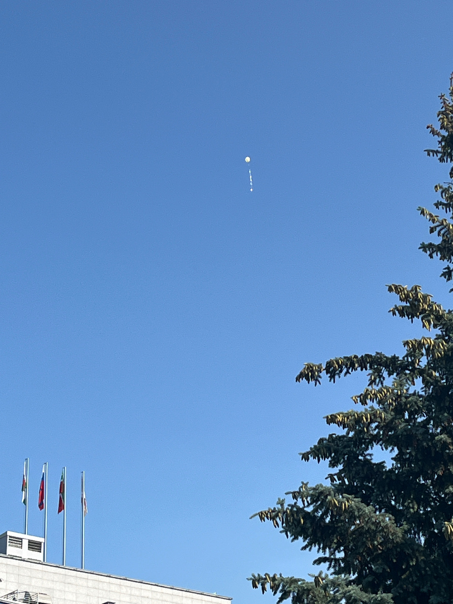 Воздушный шарик улетел в самый космос!