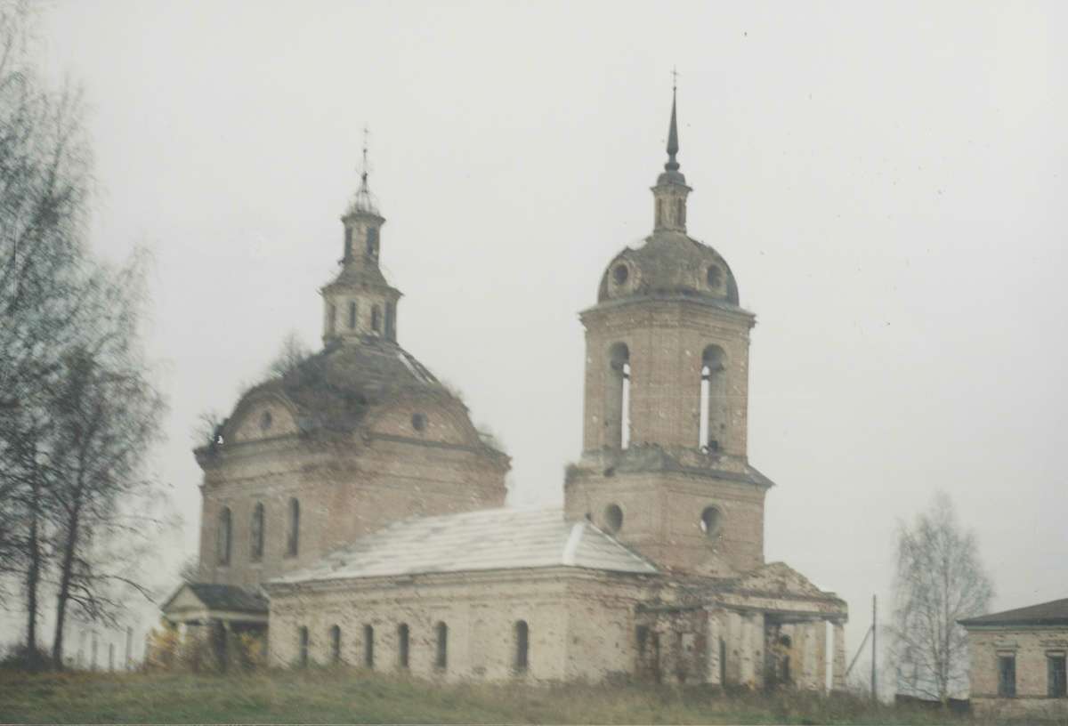 Соблюдать традиции - быть ответственным перед вселенной. Помните тех, кто был  в вашей жизни, ведь когда-то и нас не станет. Надеюсь и вас и меня будут помнить те кто нас любил))) Парень на колокольне это кстати я.