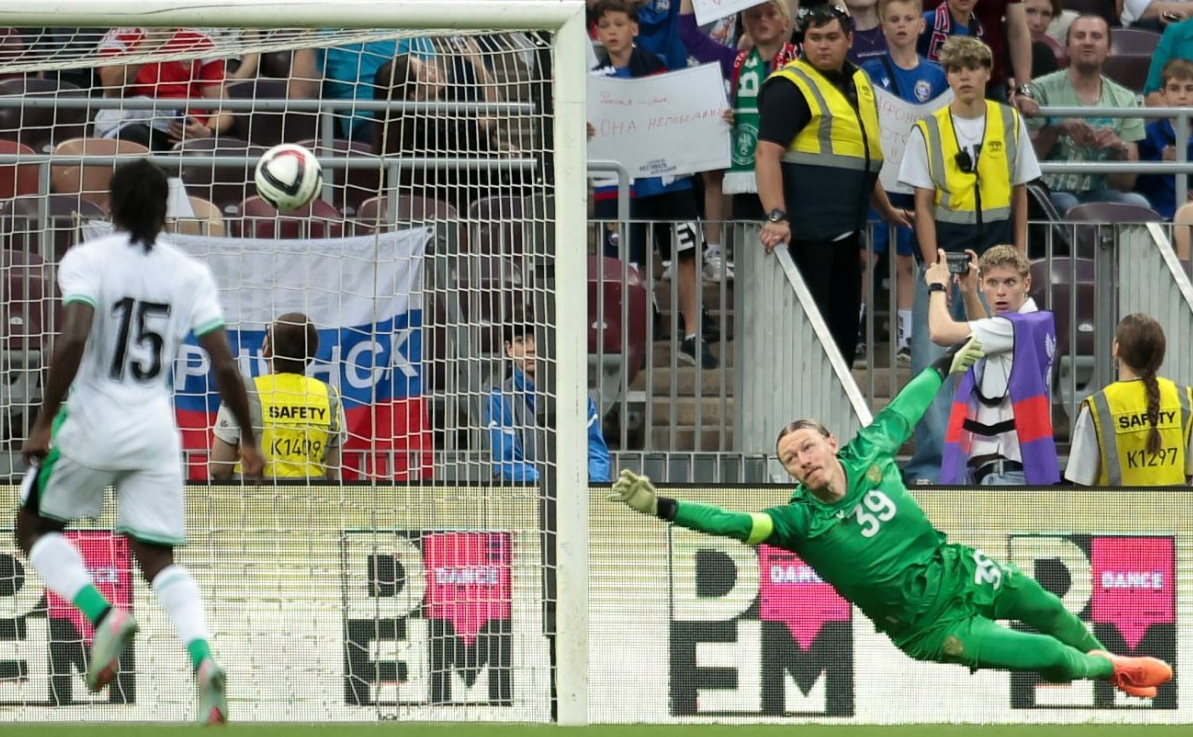 Матвей Сафонов в матче с Нигерией и спас, и "привез". Фото: соцсети