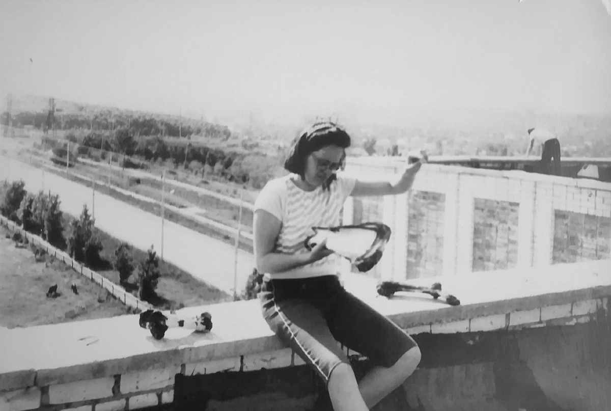 Кости мы на крыше общаги сушили. Когда задание по препаратами анатомическим надо было выполнять. 