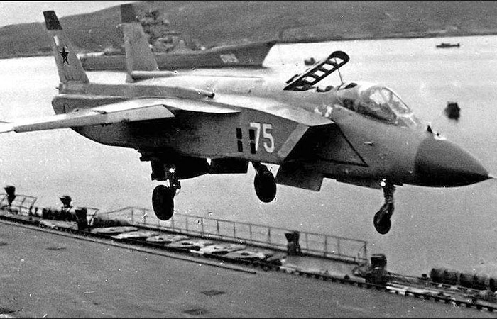 Многоцелевой палубный истребитель Як-141./ Фото: dzen.ru