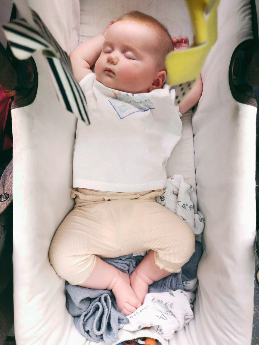 Солнышко моё. На голове молочные корочки появились, поэтому кажется, что она рыженькая 