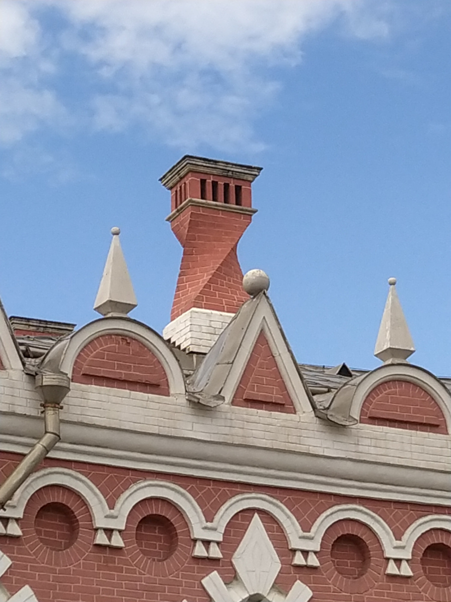 Одна из изюминок Петровского путевого дворца (Ленинградский просп., вл40с6)