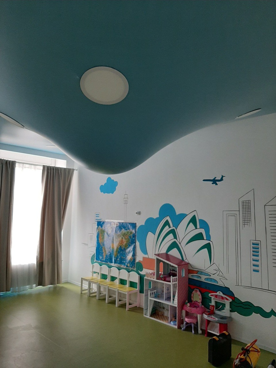 Протечка внатяжном потолке.