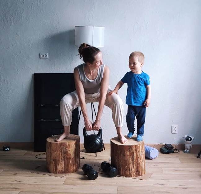 Привет! Я Ксюша, мама пятерых. Долгое время занималась тхэквондо. Сейчас учусь на фитнес - тренера. Здесь рассказываю о своей жизни, как она есть. Всем рада, присоединяйтесь!