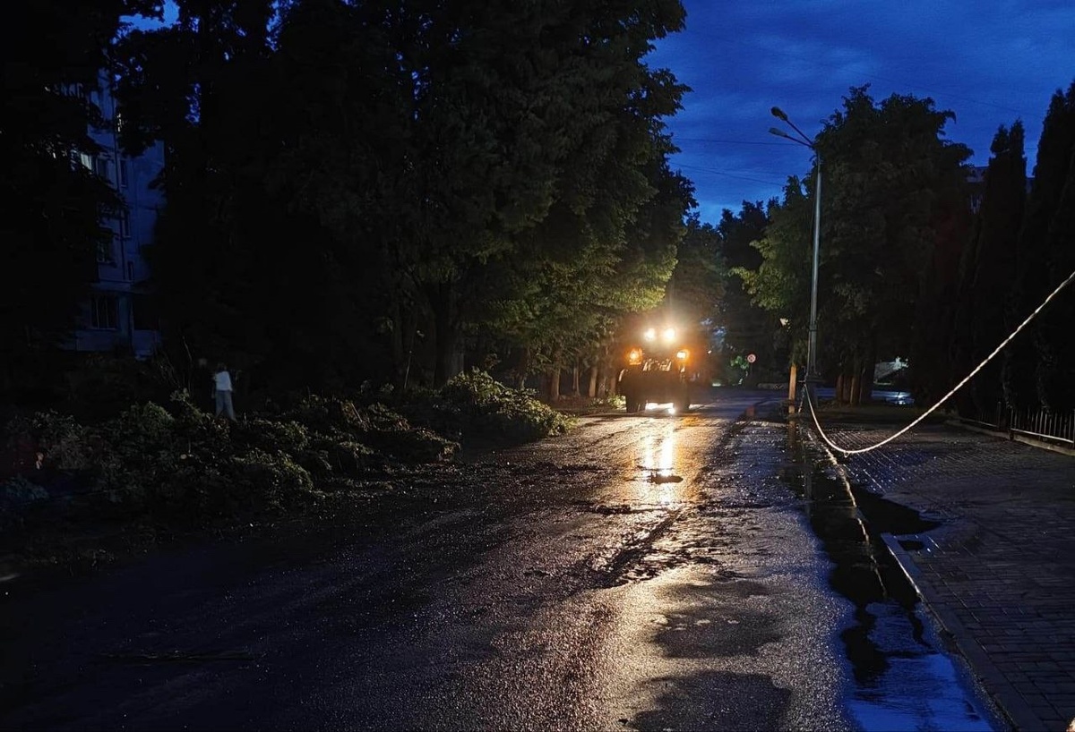    В Железногорске Курской области ликвидируют последствия мощного урагана