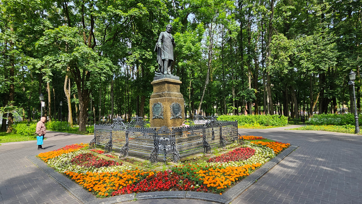 памятник М.И.Глинке