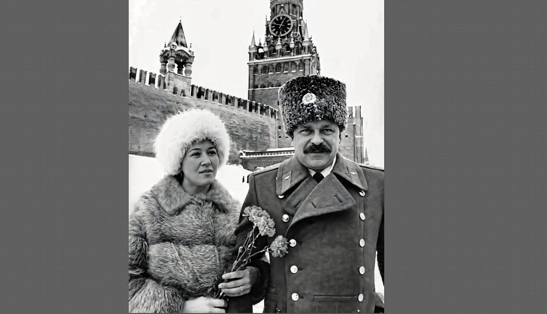 По словам Людмилы, сначала у них было всё хорошо, а потом Руцкой стал называть её глупой и необразованной домохозяйкой