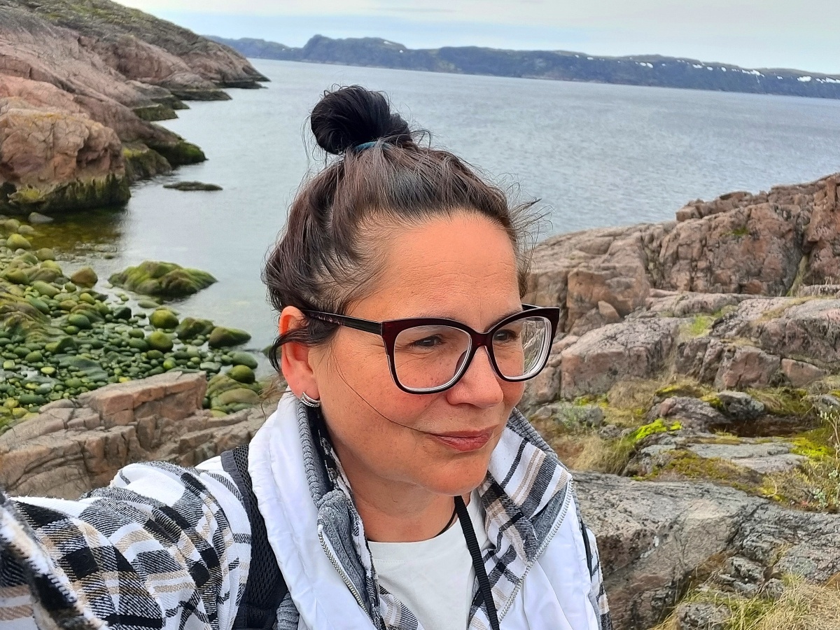 Берег Баренцева моря, июнь, полярный день, время 22:45