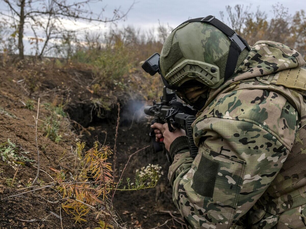    Разведчик 25-й общевойсковой армии группировки войск "Запад" в зоне специальной военной операции© РИА Новости / Евгений Биятов