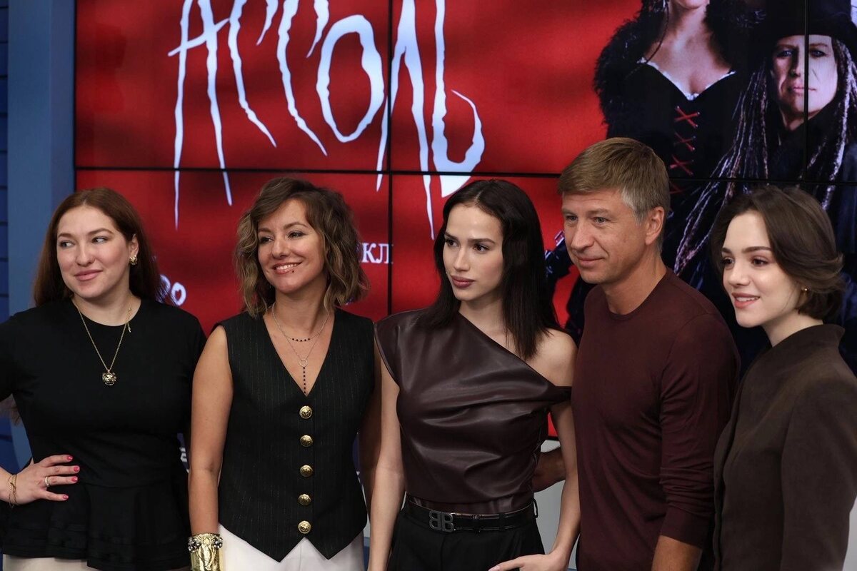 Алина Загитова с командой