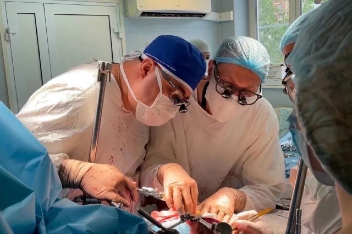    Хирурги Иркутской областной клинической больницы провели сложнейшую операцию – сплит-трансплантацию печени.