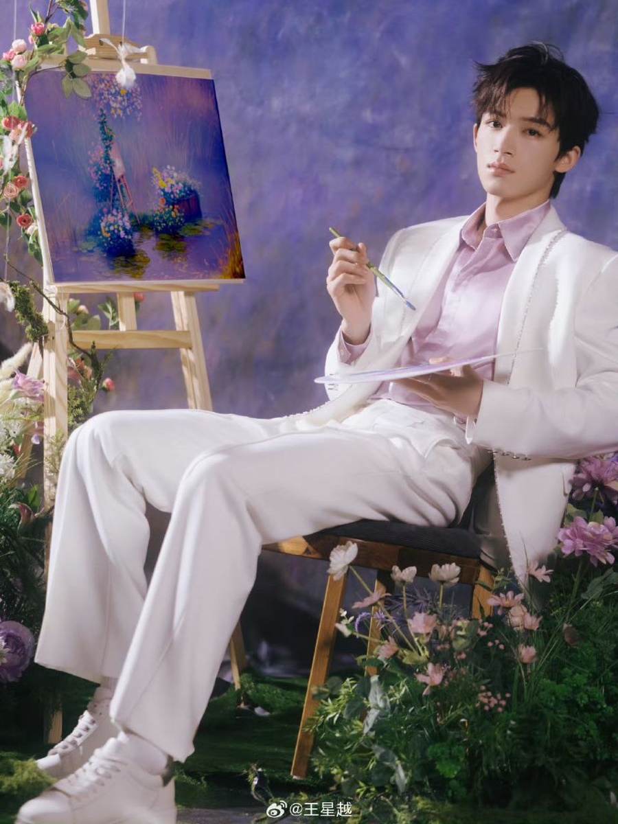 Актёр Ван Синъюэ. Пролистайте галерею, чтобы увидеть больше фото...