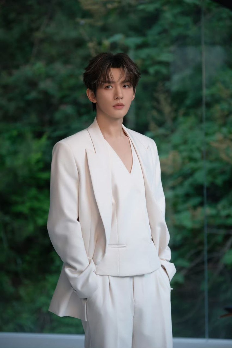 Актёр Дэн Вэй. Пролистайте галерею, чтобы увидеть больше фото...