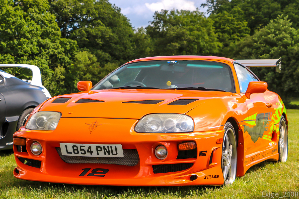 Технические характеристики
Некоторые технические параметры Toyota Supra (на примере модели 3.0 Passion пятого поколения):
Двигатель: бензиновый, объём 2,998 л, мощность 340 л.с..
Коробка передач: автоматическая, 8 ступеней.
Привод: задний.
Разгон до 100 км/ч: 4,3 секунды.
Максимальная скорость: 250 км/ч.
Расход топлива: в городе — 9,8 л/100 км, на трассе — 6,5 л/100 км, в смешанном цикле — 7,7 л/100 км.
Габариты: длина — 4379 мм, ширина — 1854 мм, высота — 1292 мм, колёсная база — 2470 мм.
Объём багажника: 290 л.
Объём топливного бака: 53 л.
Масса автомобиля: 1570 кг.