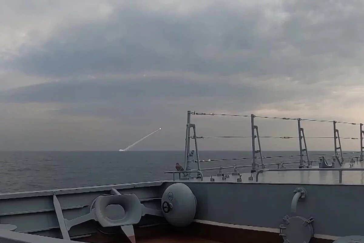    Атаковать российский боевой корабль с помощью беспилотных дронов крайне проблематично.