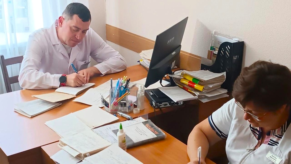    Врачи из Югры проводят медосмотры в образовательных учреждениях Макеевки