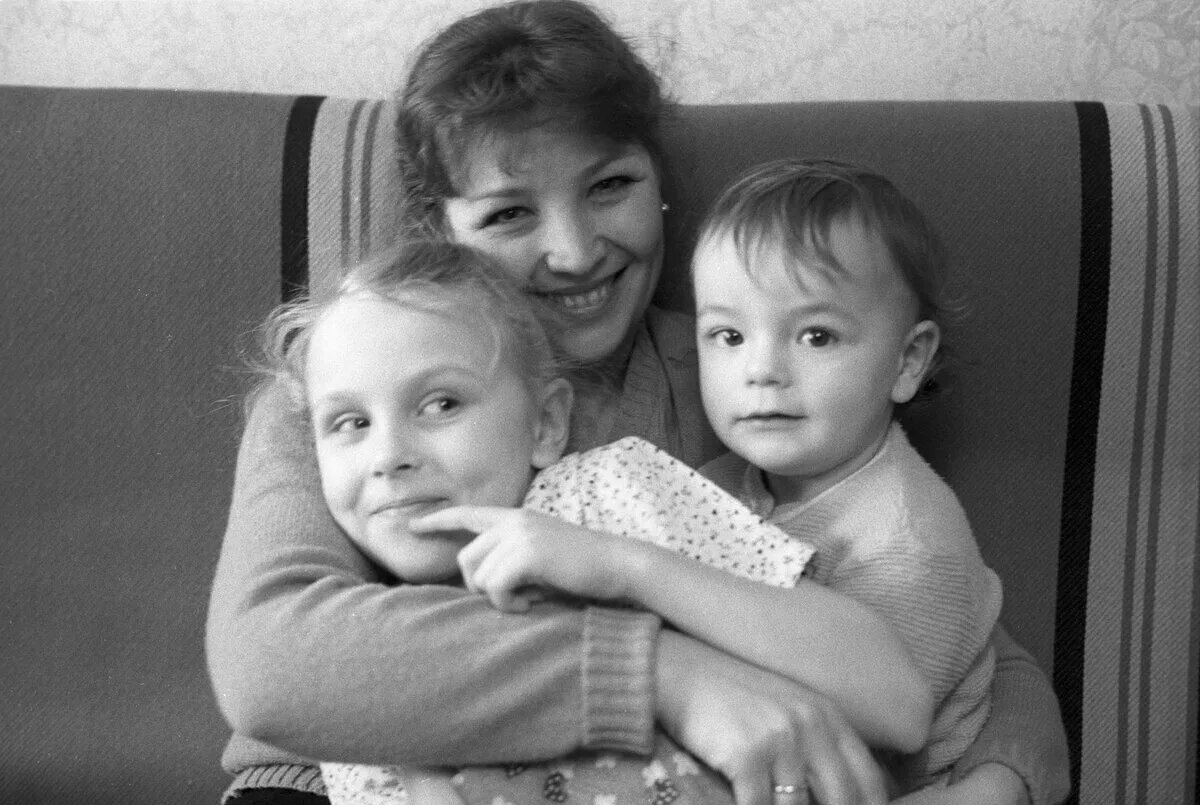 Ольга Остроумова с детьми