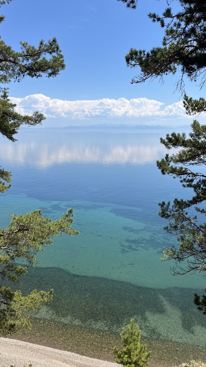 Такая прозрачность в начале июня. Байкал ещё холодный