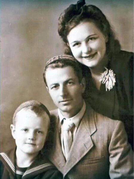 Артист учился в театральной студии в Горьком