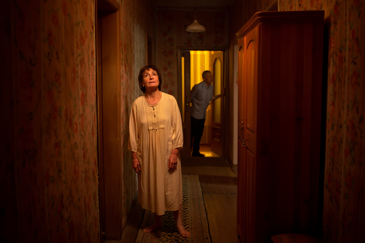 Муж спал в другой комнате. Я случайно услышала, с кем он там разговаривал
