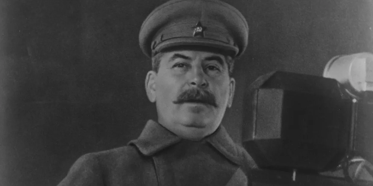 Сталин выступает с речью на военном параде на Красной площади 7 ноября 1941 года. © РИА Новости Я.Юровский