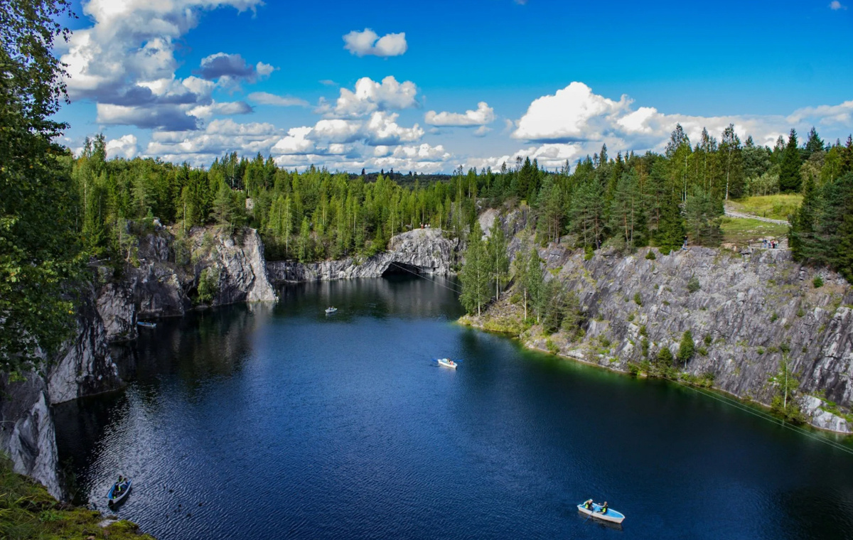 Иллюстративный материал заимствован из общедоступных ресурсов интернета, не содержащих указаний на авторов этих материалов и каких-либо ограничений для их заимствования