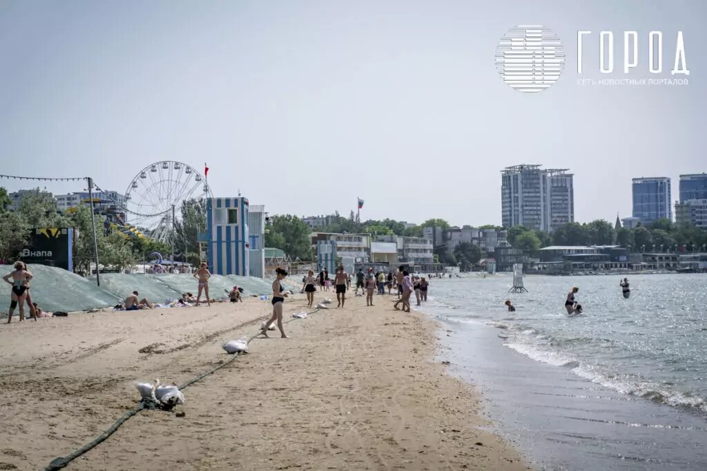 Людей много