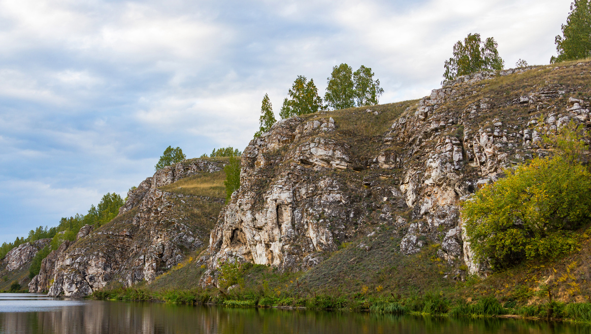     Фото: ALEXEY IZOTOV/Shutterstock/FOTODOM Скалам в Исетском каньоне около 300 млн лет