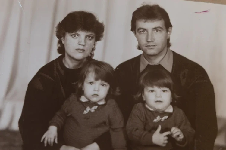 "Муж сказал, что такие дети ему не нужны": как выглядят сиамские близнецы Аня и Таня Коркины 35 лет спустя. Одна уже дважды мама