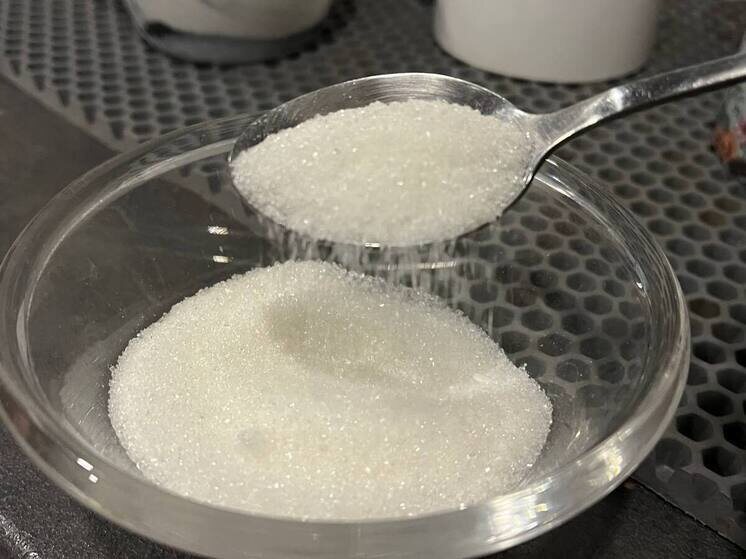     Эксперт Сидоров посоветовал уменьшить количество сахара и простых углеводов в рационе для здоровья кожи. Фото: архив МК в Хакасии