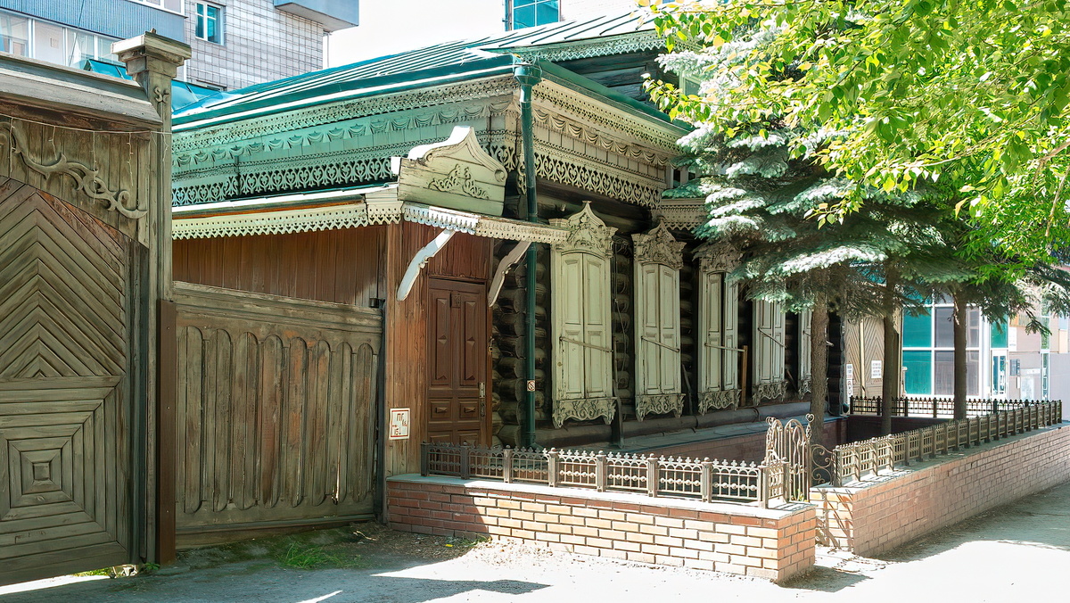 Дом по ул. Максима Горького, 16. Новосибирск. Фотография - www.openmainphoto.ru