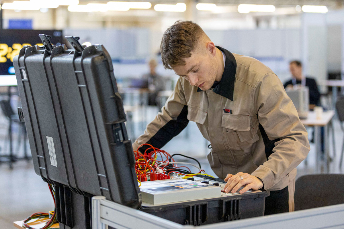 Зарплаты инженеров и сварщиков превышают зарплаты программистов.  Фото: ФедералПресс / Иван Кабанов