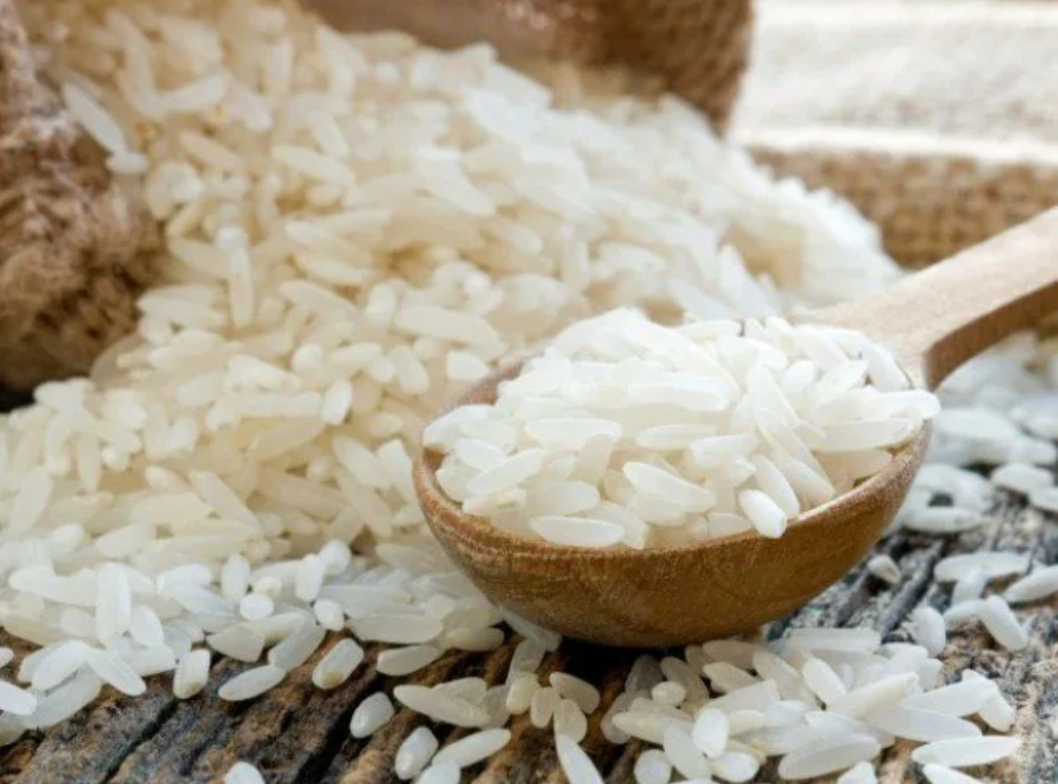 Рис - это сложный углевод, после блюд с рисом долгое время чувствуешь себя сытым. 